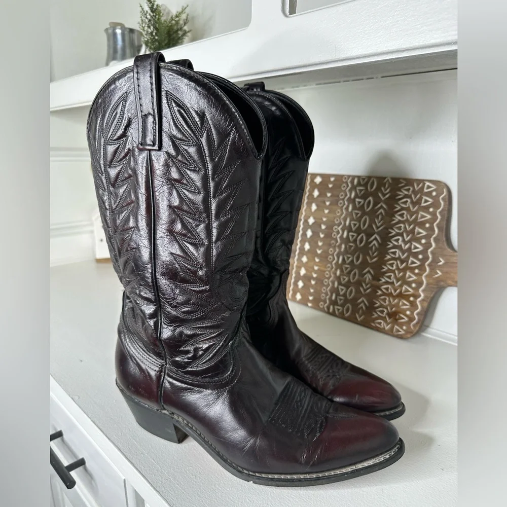 **SOLD** Vintage ACME Classic Black Blood Red Western Embroidered Cowboy Boots - Picture 5 of 8